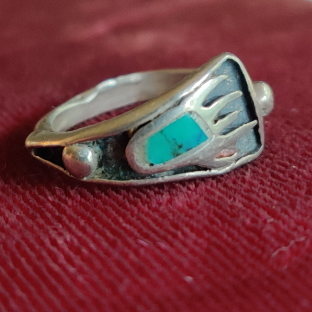 Antique sterling Navajo turquoise bear claw ring